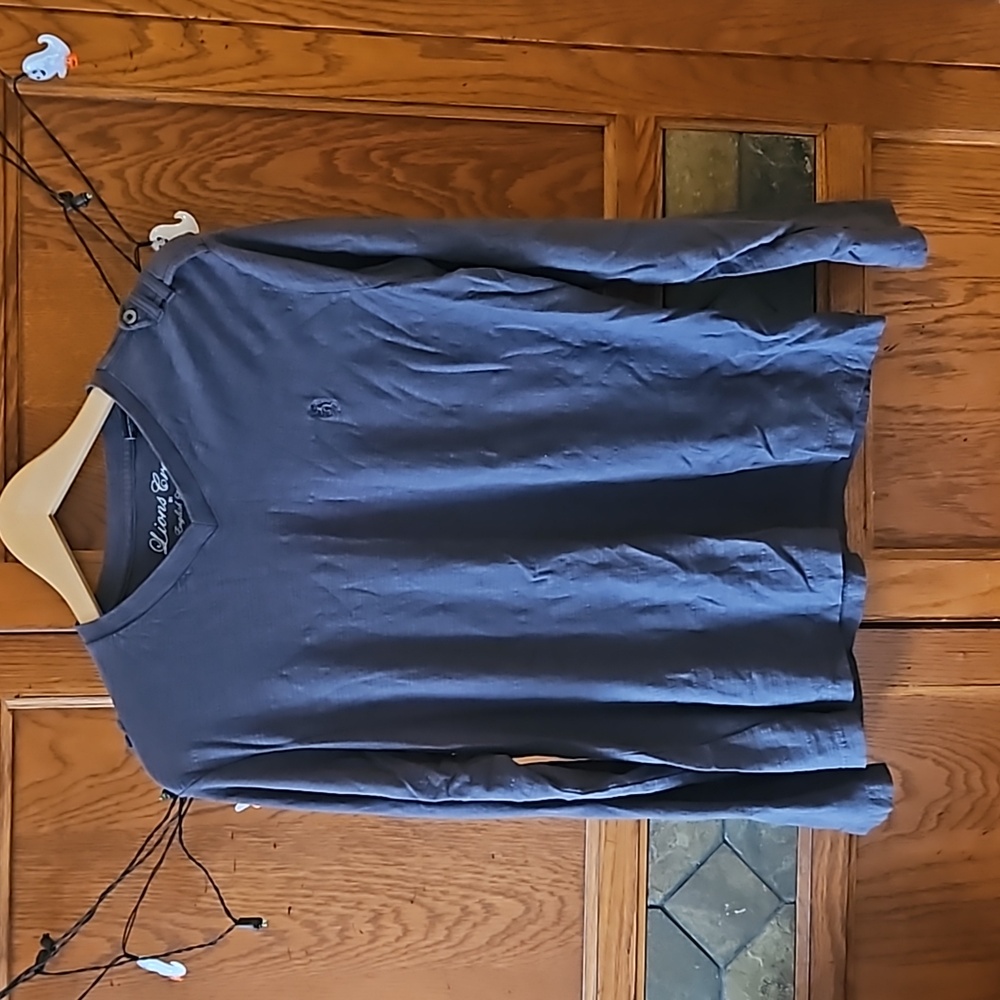 Lions Crest by English Laundry dark gray henley - M